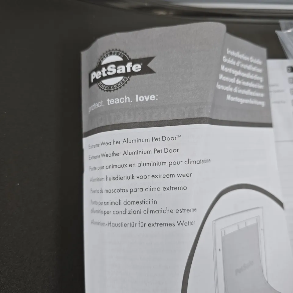 PETSAFE EXTREME WEATHER ALUMINIUM PET DOOR – WHITE FRAME