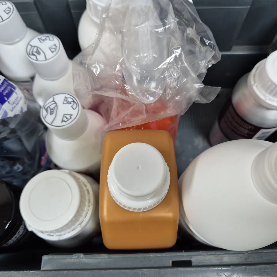 APPROXIMATELY 10 ASSORTED HOUSEHOLD ITEMS TO INCLUDE FABRIC CONDITIONER, GIANT GAZILLION BUBBLES, ETC - COLLECTION ONLY