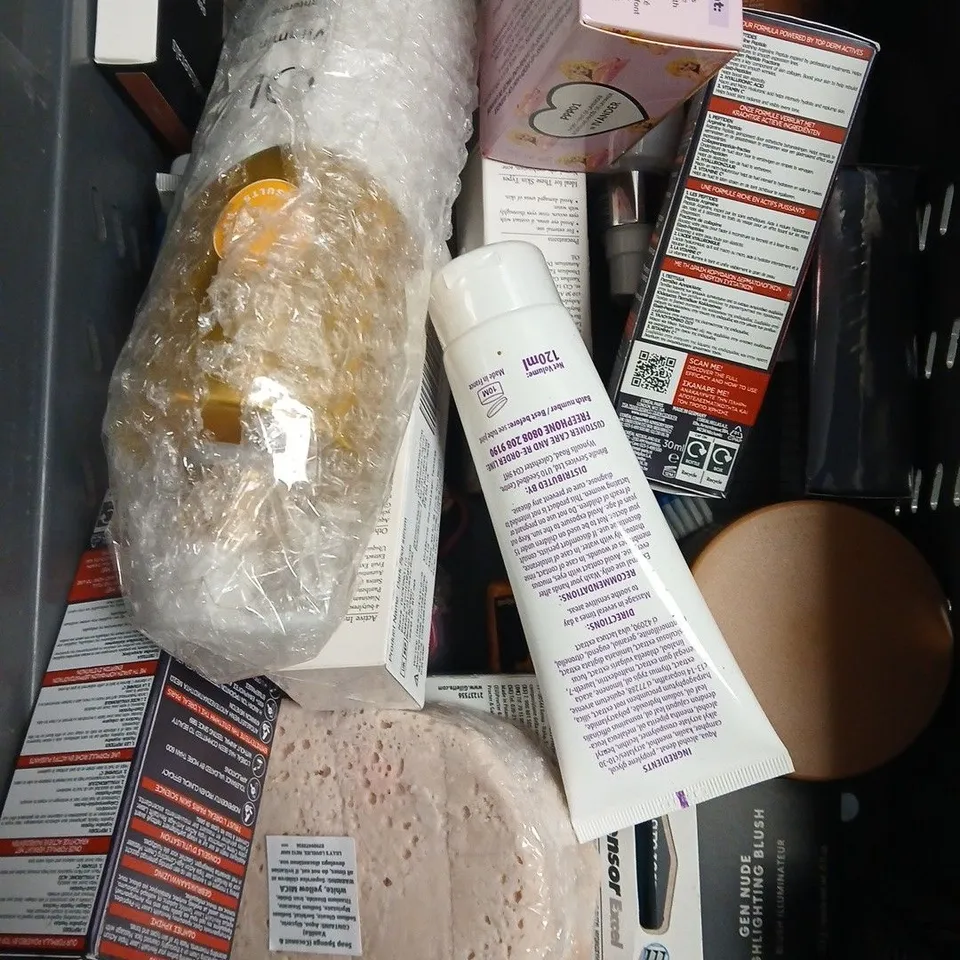 APPROXIMATELY 15 ASSORTED HEALTH & BEAUTY PRODUCTS TO INCLUDE MOUTHWASH, TANNING BALM, TROPIC MIST ETC 