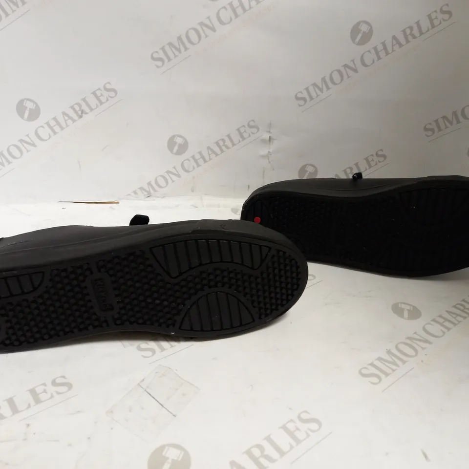 KICKER TOVNI LACER LEATHER BLACK - SIZE 38