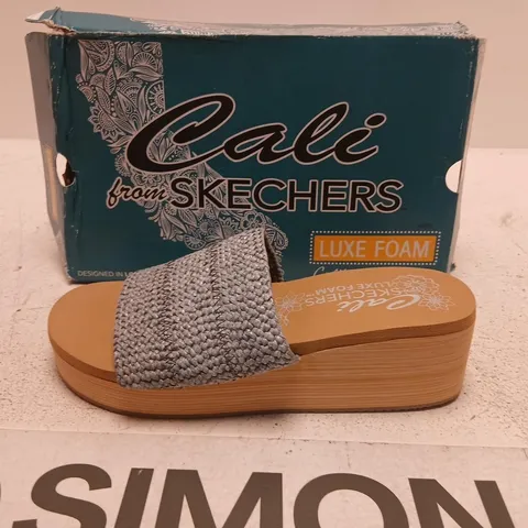 SKECHERS CALI LUXE FOAM SANDALS – BLUE, WOMEN'S UK 5 (US 8)