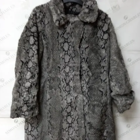 CENTIGRADE COAT IN CHARCOAL SIZE MEDIUM 