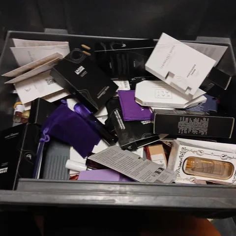 LARGE QUANTITY OF ASSORTED SAMPLE AND TESTER FRAGRANCES 