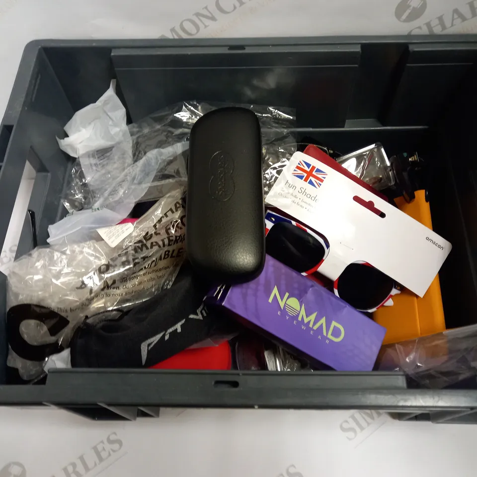 LOT OF ASSORTED PAIRS OF GLASSES TO INCLUDE SPECSAVERS, MARC JACOBS, NOMAD EYEWEAR