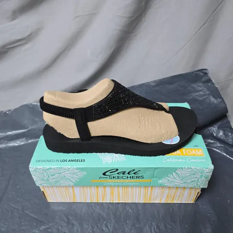 SKECHERS CALI WOMEN'S SANDALS – BLACK GLITTER STRAPS, YOGA FOAM, DESIGNED IN LOS ANGELES SIZE 5