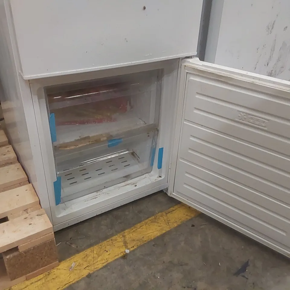 LEC FREESTANDING FRIDGE FREEZER