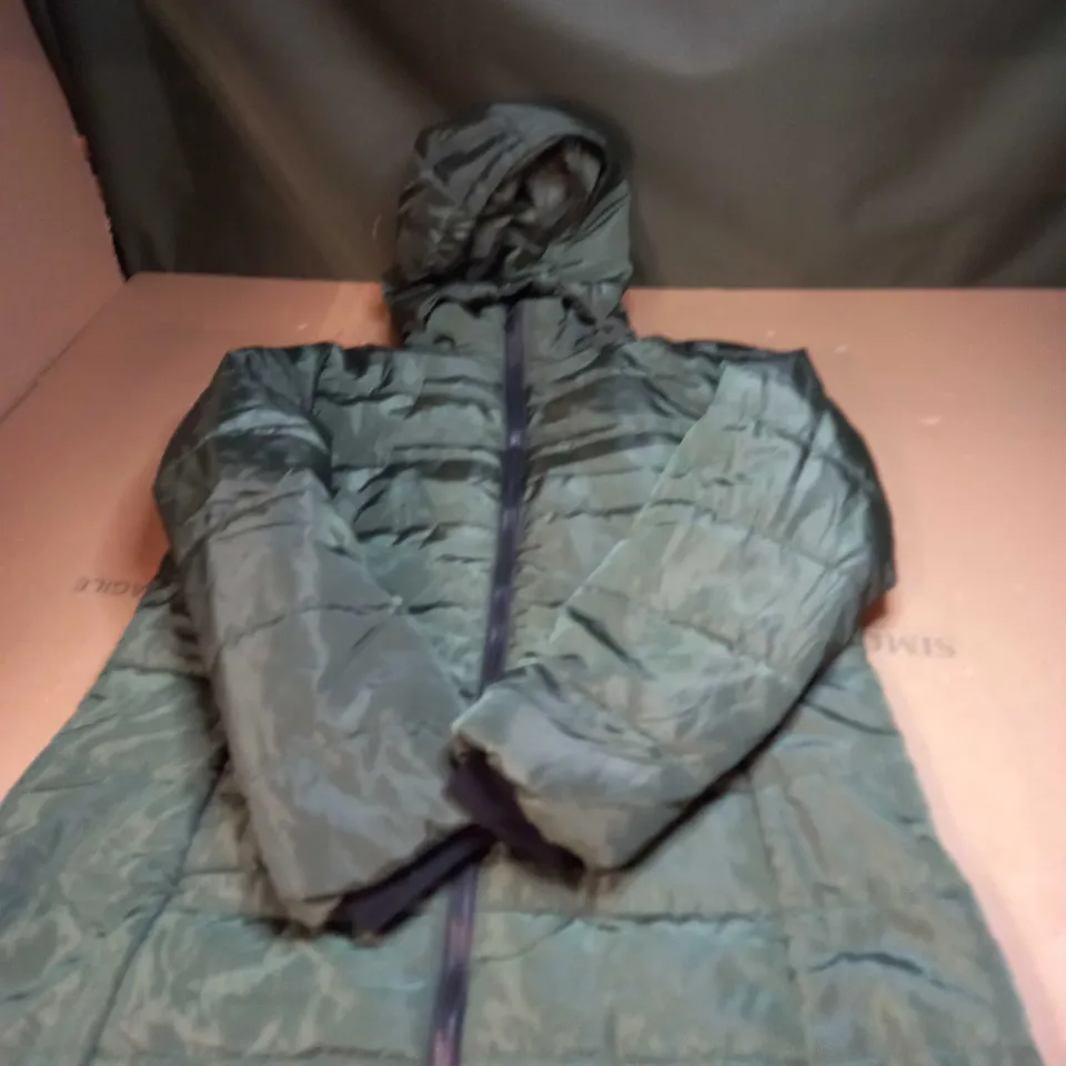 MENS GREEN PADDED LONG COAT SIZE UNSPECIFIED