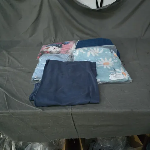 BOX OF APPROXIMATELY 25 ASSORTED CLOTHING ITEMS INCLUDING MONKI BLUE TROUSERS SIZE XS, SNOWMAN XMAS TOP, BLUE DENIM STRETCH TOP JEANS MEDIUM AND FLOWER PATTERN XL TOP