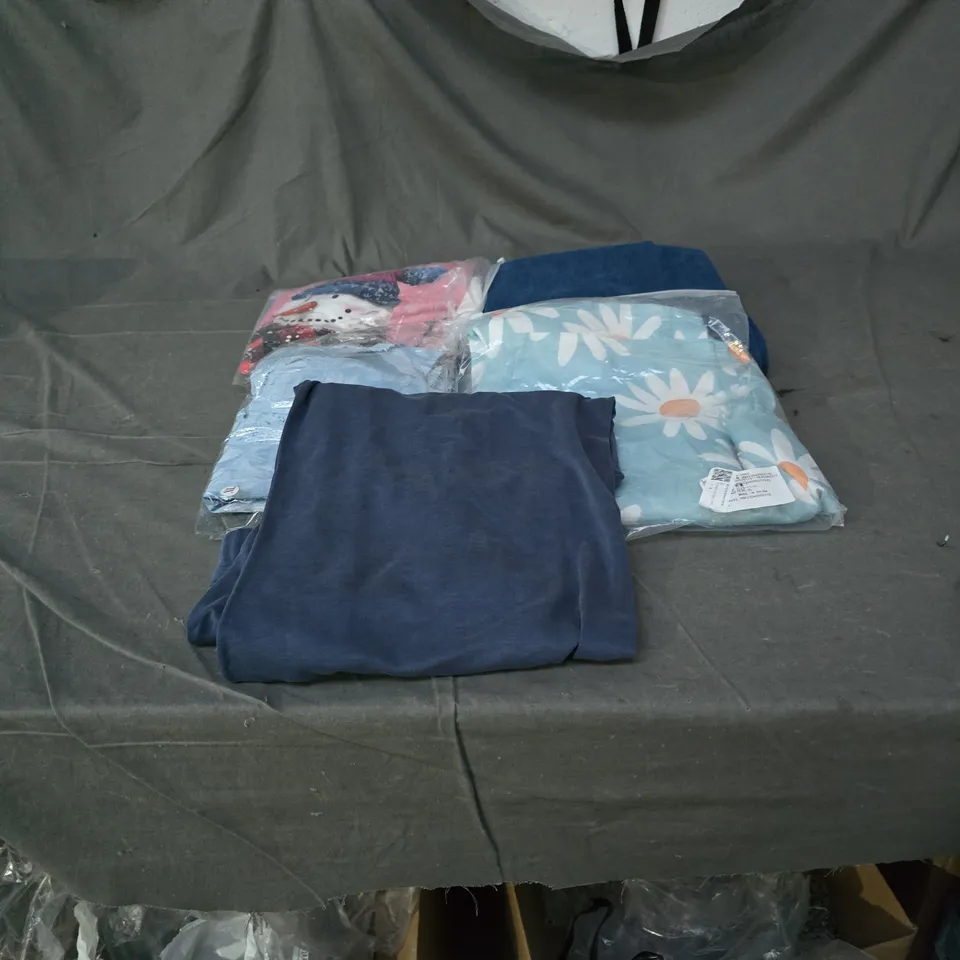 BOX OF APPROXIMATELY 25 ASSORTED CLOTHING ITEMS INCLUDING MONKI BLUE TROUSERS SIZE XS, SNOWMAN XMAS TOP, BLUE DENIM STRETCH TOP JEANS MEDIUM AND FLOWER PATTERN XL TOP