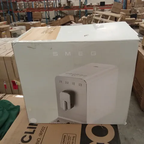 BOXED BCC13 BEAN TO CUP COFFEE MACHINE, MATTE WHITE
