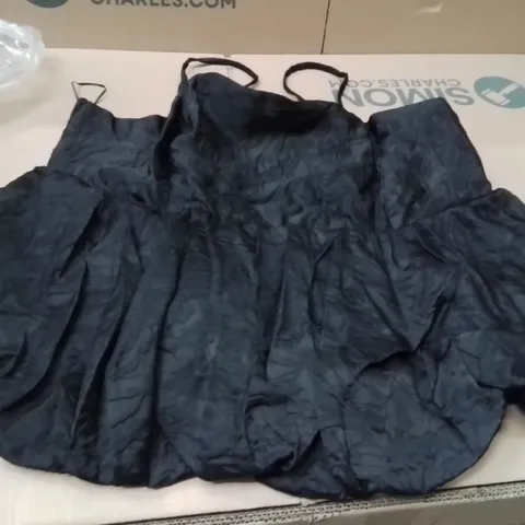 BOXED BRAND NEW APPROXIMATELY 22 SIMPLY BE JACQUARD CAMI TOP BLACK SIZE 24