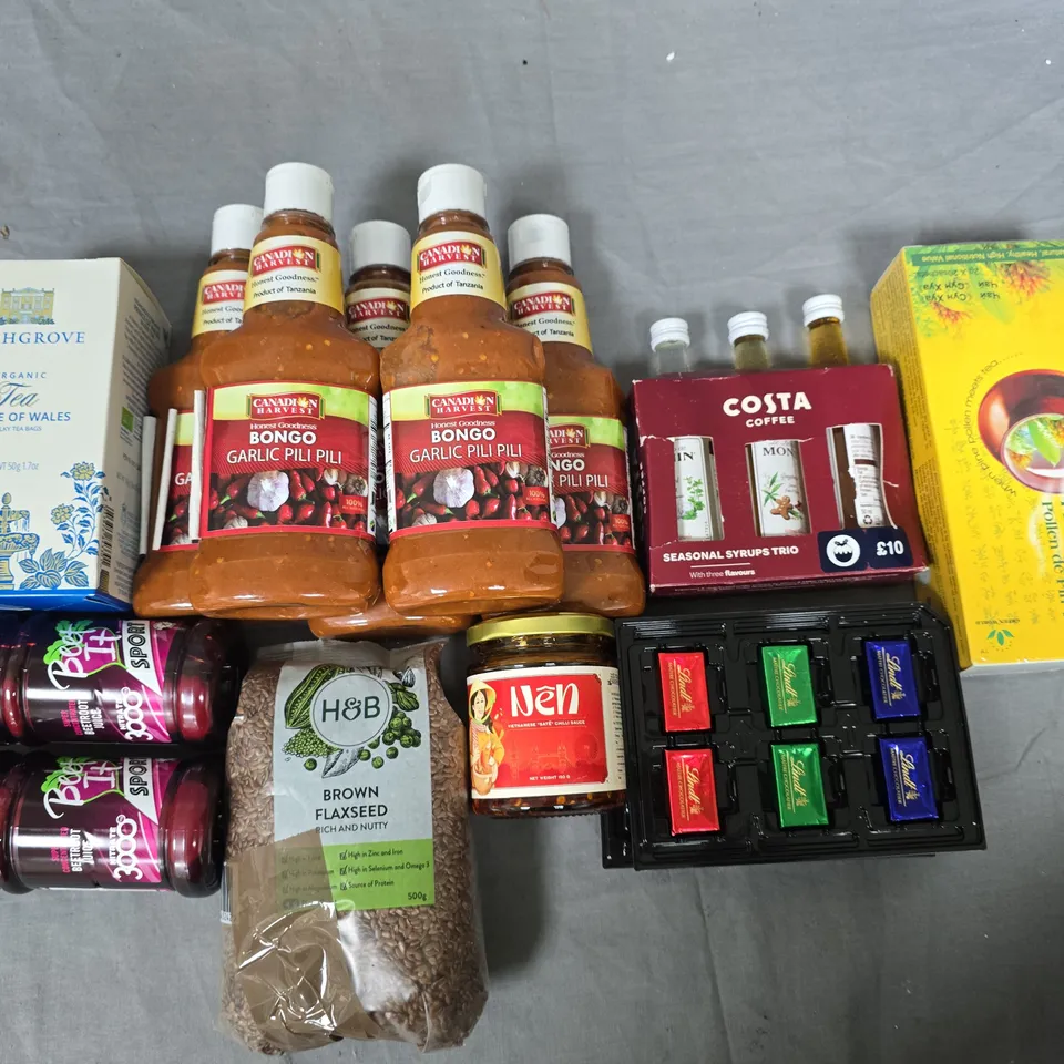 LOT OF 13 ASSORTED FOOD AN DRINK ITEMS TO INCLUDE CHILLI PILI PILI, CONCENTRATED BEETROOT AND HIGHGROVE TEA BAGS