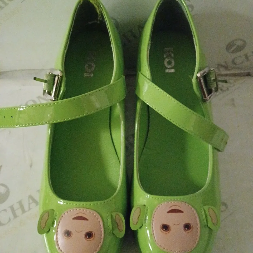 BOXED PAIR OF KOI TIRA MARY JANES 'DIPSY EDITION' SIZE 6