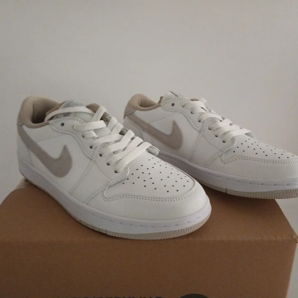 NIKE AIR WHITE/GREY TRAINERS UK 5.5