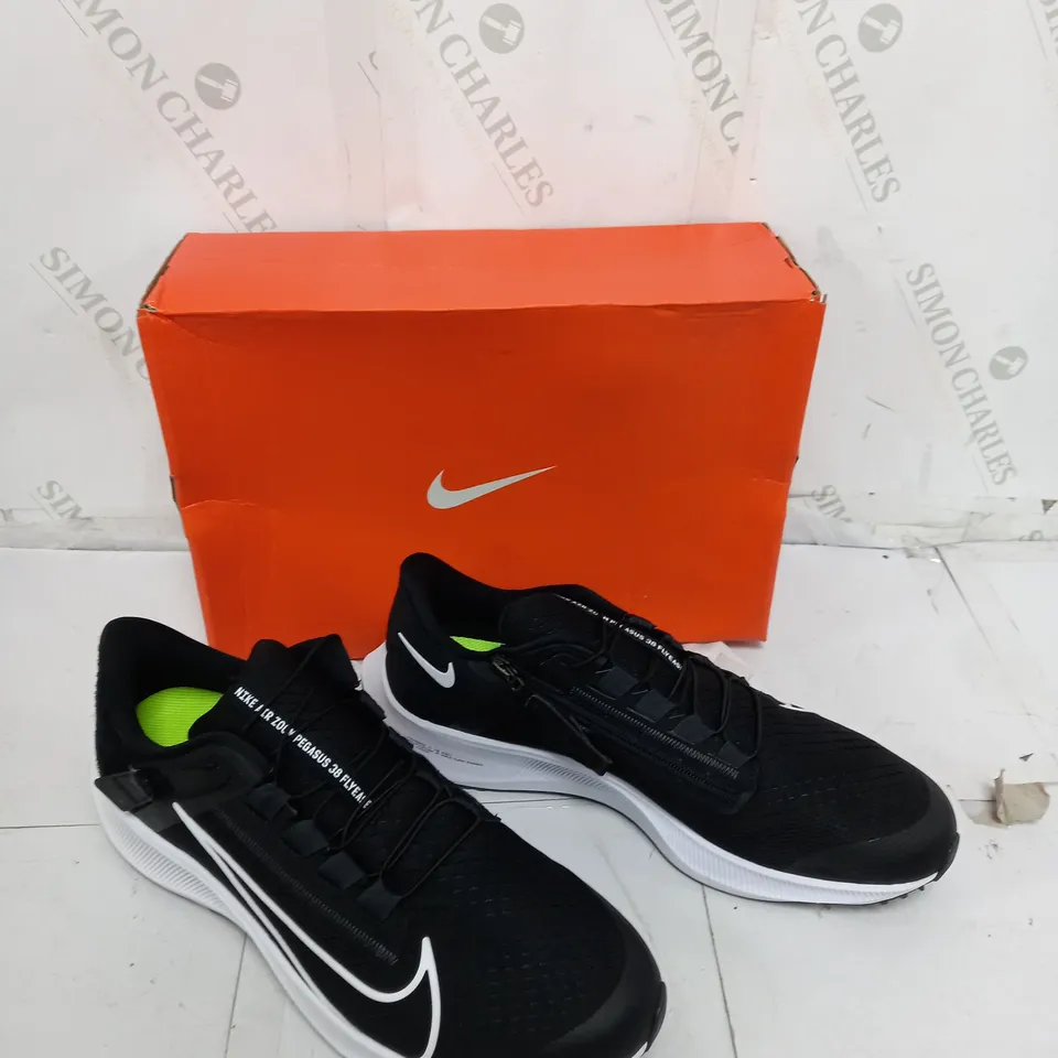BOXED PAIR OF NIKE AIR ZOOM PEGASUS 38 FLYEASE UK 11.5