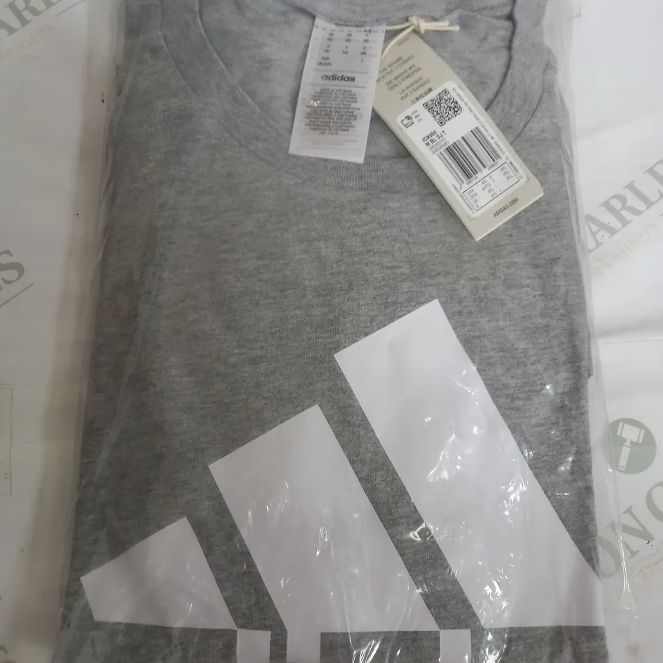 ADIDAS LOGO T-SHIRT IN GREY - UK 4XL