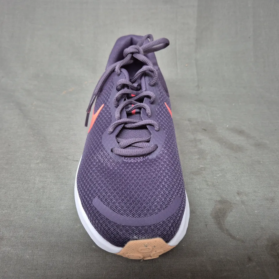 BOXED PAIR OF NIKE REVOLUTION 7 SHOES IN PURPLE UK SIZE 6.5