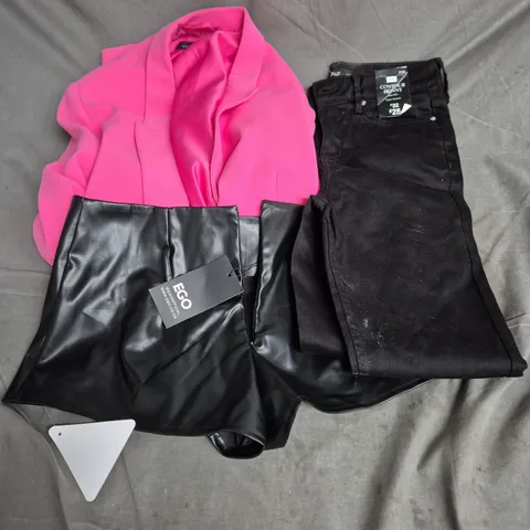 BOX OF APPROXIMATELY 20 ASSORTED CLOTHING ITEMS TO INCLUDE SHORTS, JEANS, JACKET, ETC