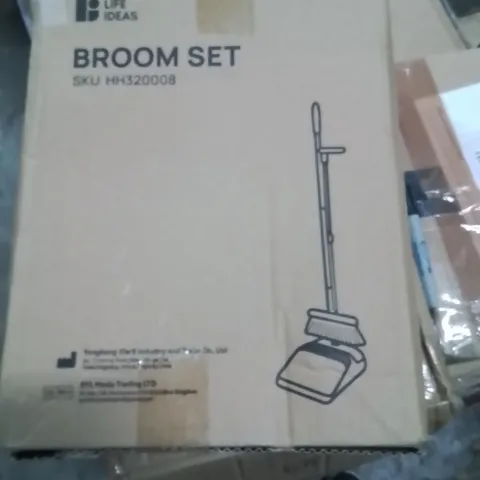 BOXED BROOM SET