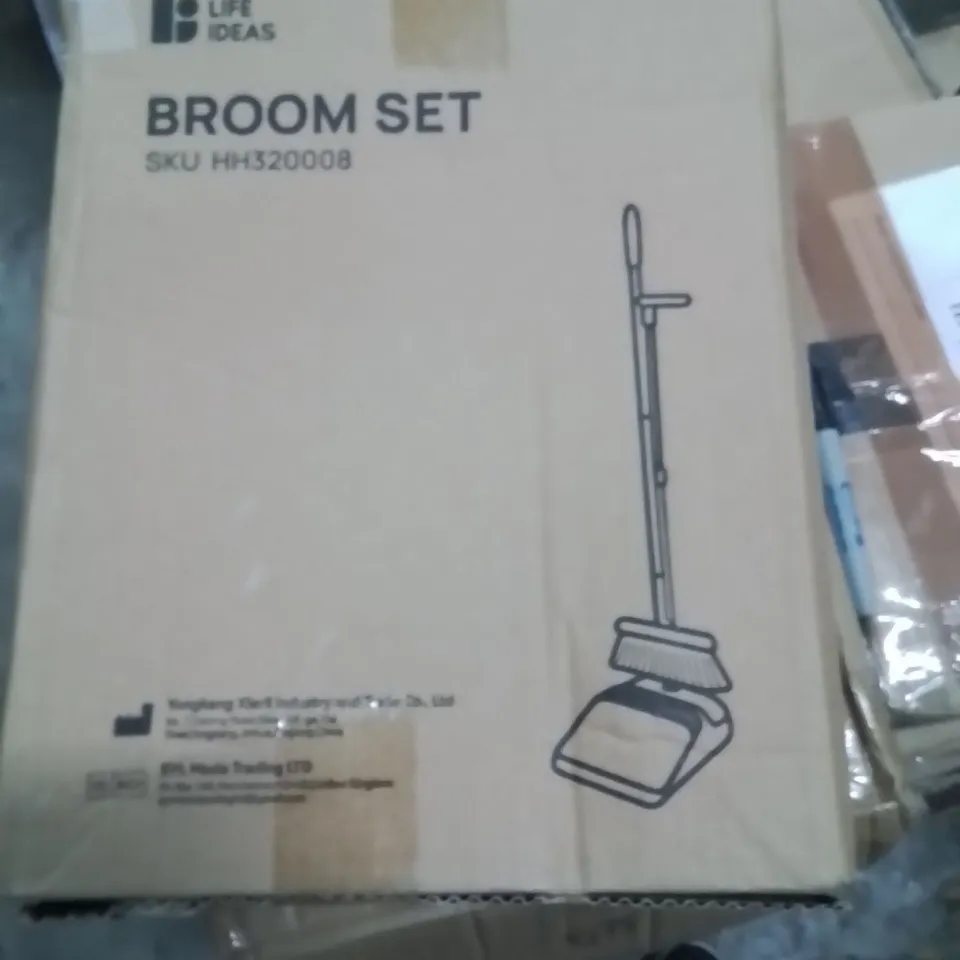 BOXED BROOM SET
