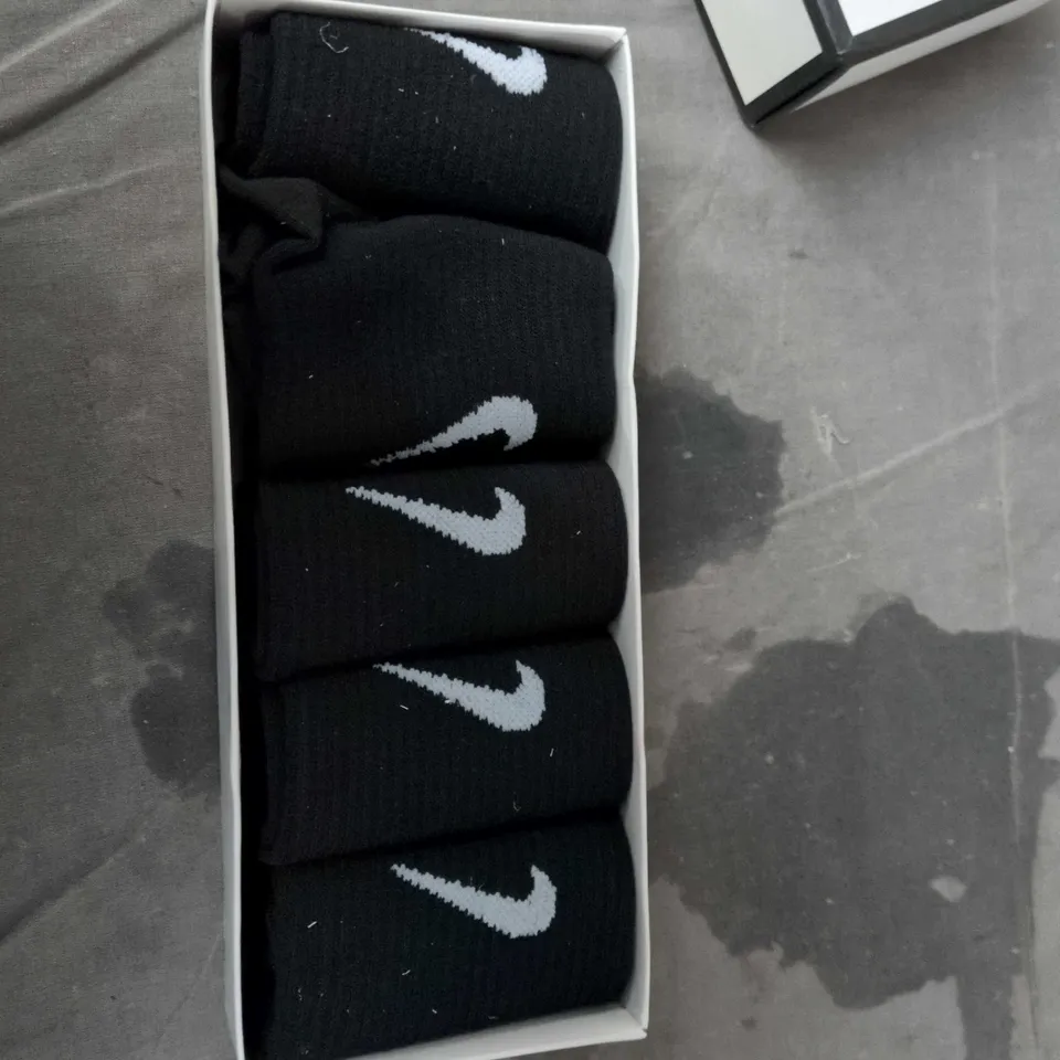 NIKE SOCKS – BLACK WITH WHITE SWOOSH, BOXED SET OF 5