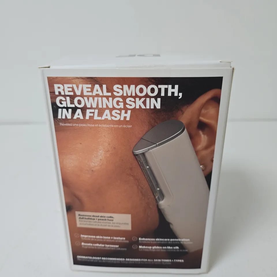DERMAFLASH LUXE DERMAPLANING FACIAL DEVICE – PEACH FUZZ REMOVAL – BOXED