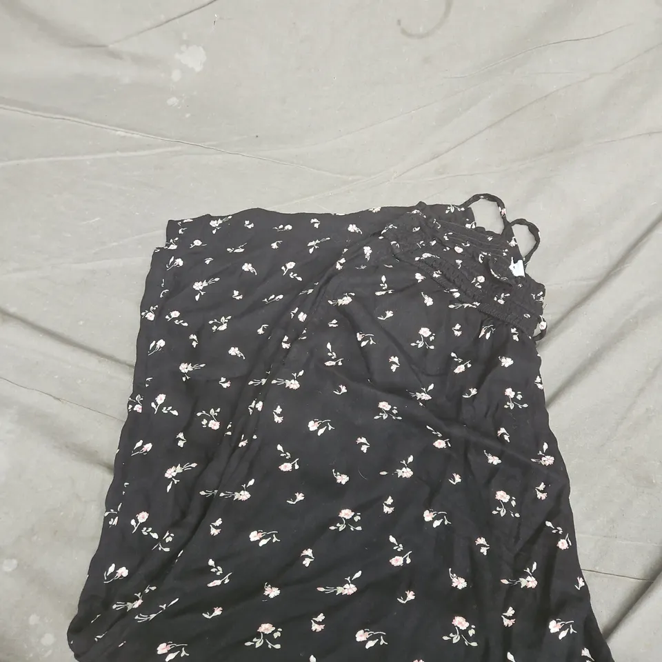HOLLISTER BLACK FLORAL PRINT TROUSERS SIZE M