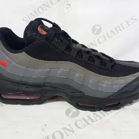 BOXED PAIR OF NIKE AIR MAX SHOES IN GREY/BLACK UK SIZE 11