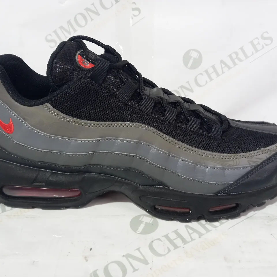 BOXED PAIR OF NIKE AIR MAX SHOES IN GREY/BLACK UK SIZE 11