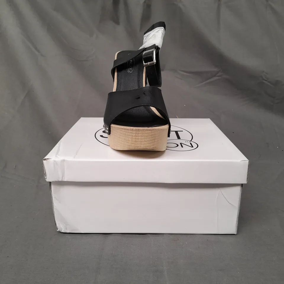 BOXED PAIR OF SPOT ON OPEN TOE HIGH BLOCK HEEL SANDALS IN BLACK SIZE 5