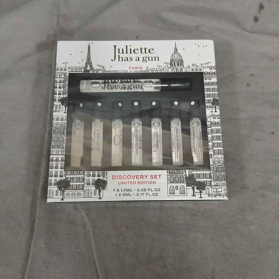 BOXED AND SEALED JULIETTE HAS A GUN PARIS DISCOVERY SET