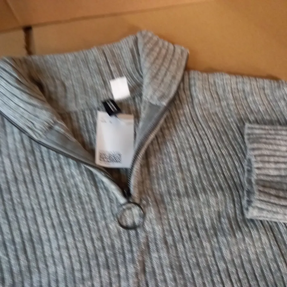 DIVIDED GREY QUARTER ZIP JUMPER - EUR S