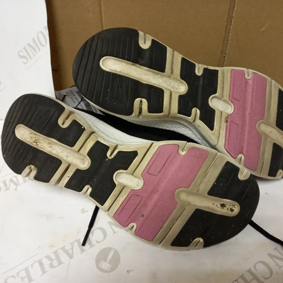 SKETCHERS ARCH FIT MONO MESH LACE-UP TRAINER UK 6 AND TRAINING PANTS/TROUSERS BLACK SIZE SMALL