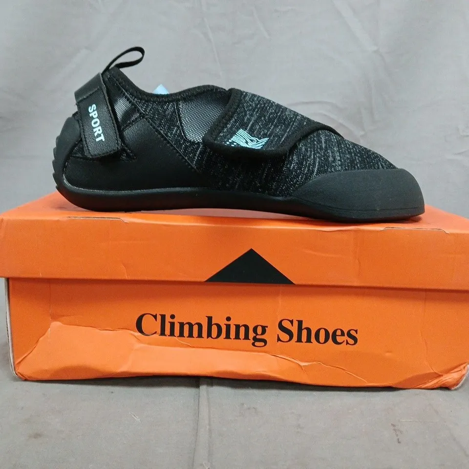BOXED PAIR OF UNBRANDED CLIMBING SHOES IN BLACK SIZE UNSPECIFIED