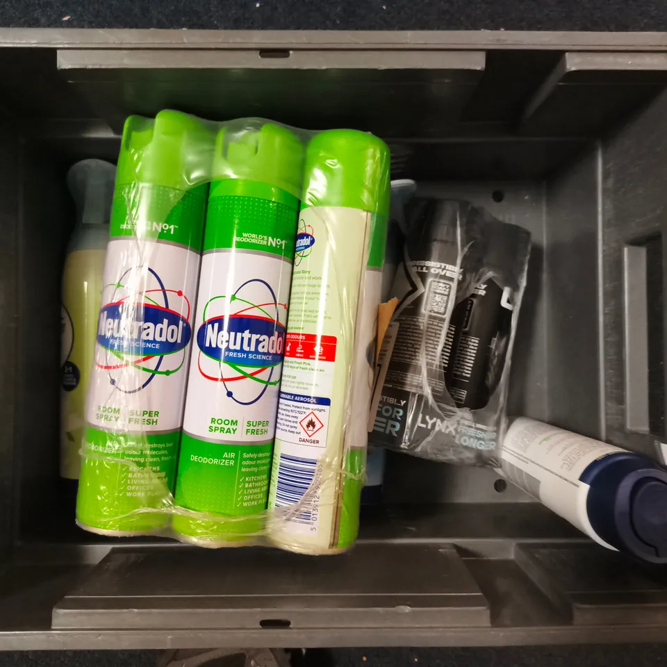 APPROXIMATELY 15 ASSORTED AEROSOLS TO INCLUDE LYNX , NIVEA MEN AND FEBREZE 