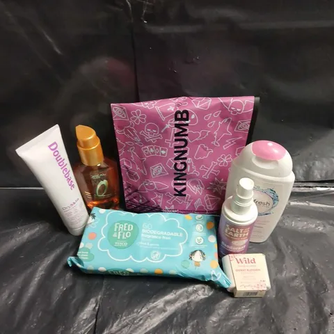APPROXIMATEY 20 ASSORTED HEALTH AND BEAUTY PRODUCTS TO INCLUDE - SALT OF THE EARTH DEODORANT SPRAY - L'OREAL ELVIVE MIRACLE HAIR SERUM - FEMFRESH SOOTHING WASH - ETC