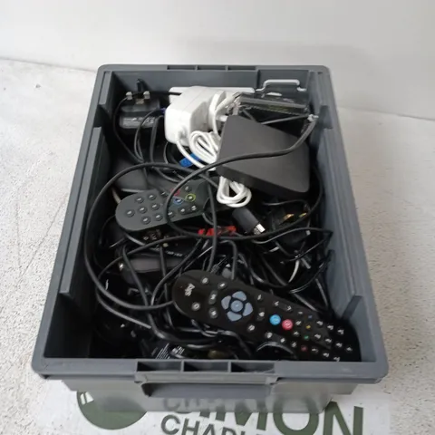 APPROXIMATELY 15 ASSORTED HOUSEHOLD ITEMS INCLUDING TV REMOTE, ROUTER, PLUGS AND WIRES