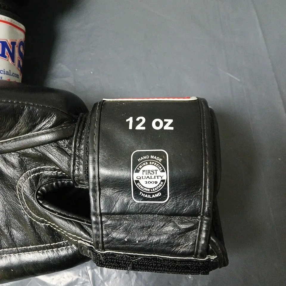 TWINS SPECIAL 12OZ BOXING GLOVES. UNBOXED