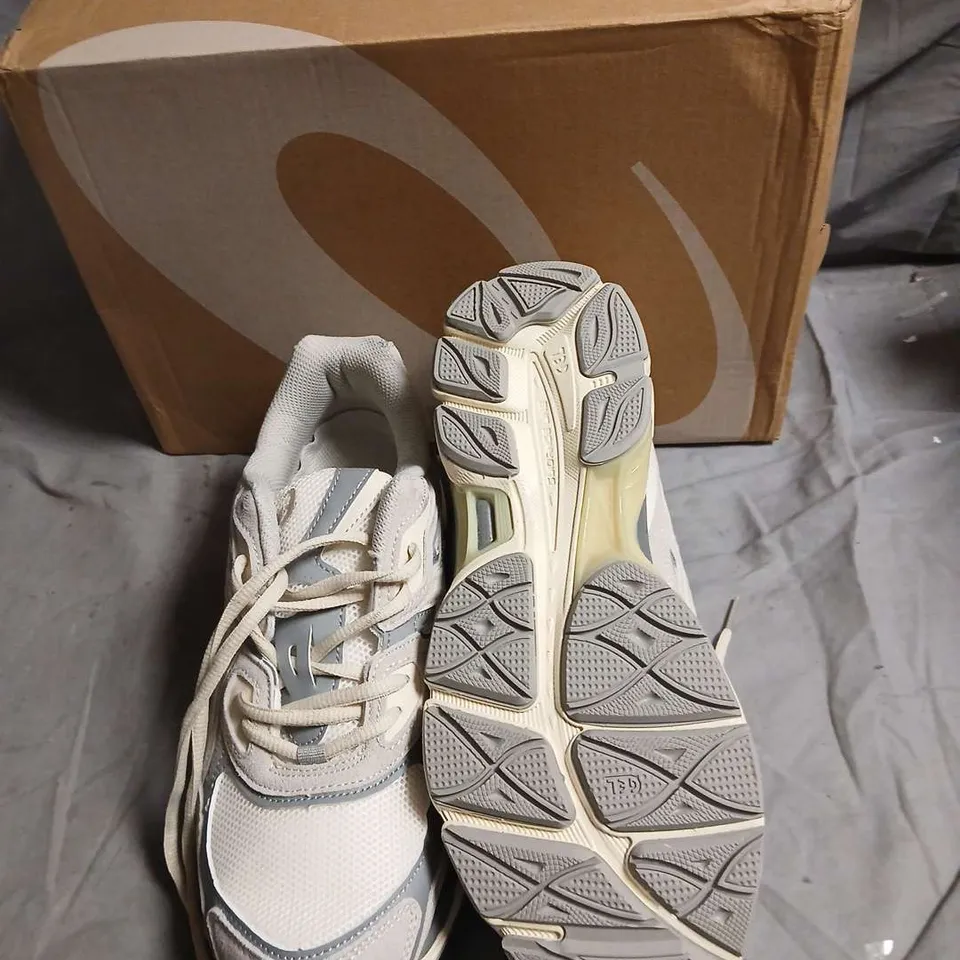 ASICS GREY & WHITE RUNNING SHOES – SIZE UK 9