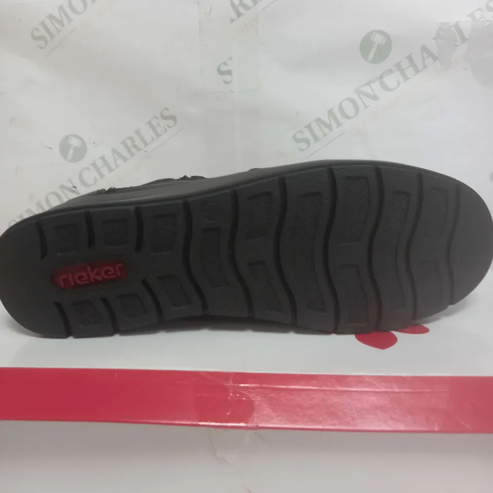 BOXED PAIR RIEKER LEATHER DOUBLE ZIP WATER RESISTANT BOOTS IN BLACK SIZE 6