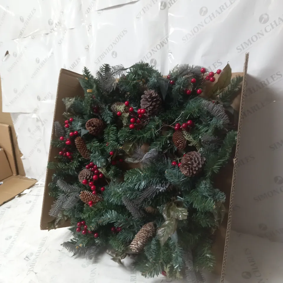 DESIGNER PRE-LIT RED BERRY CHRISTMAS WREATH - 80 CM RRP £44.99