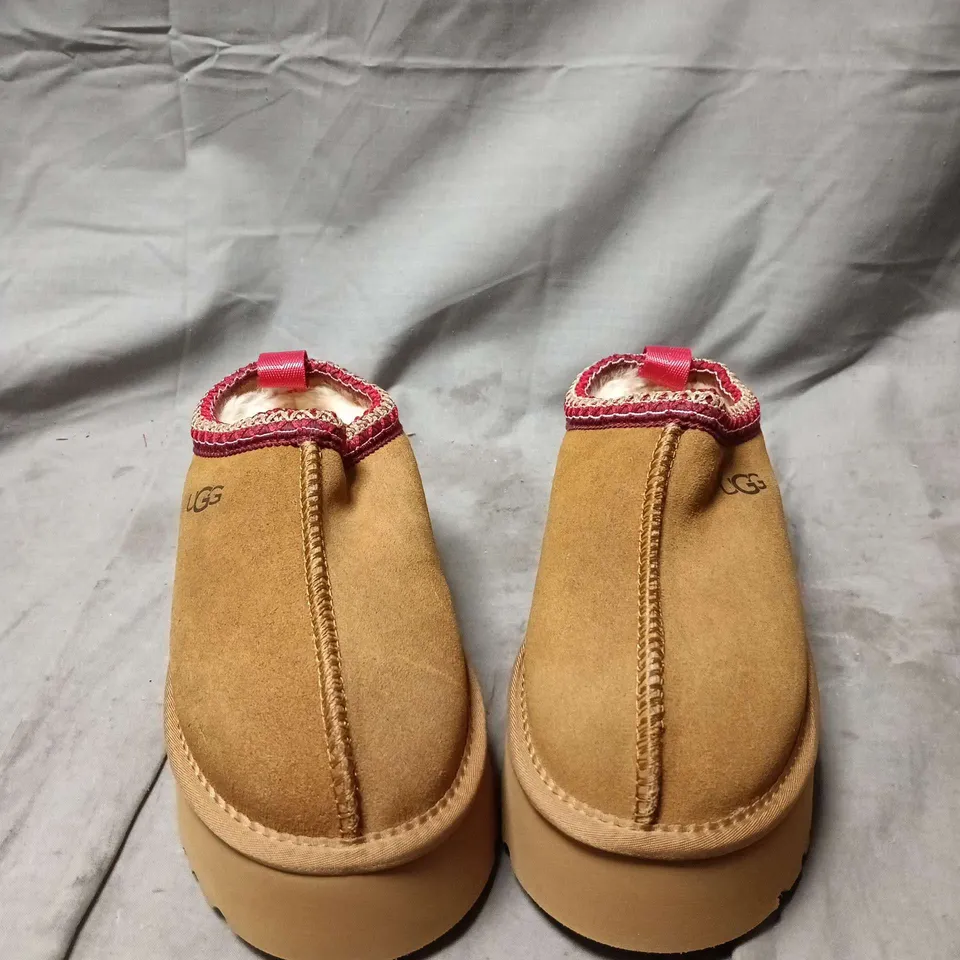 UGG WOMEN'S SUEDE SLIP-ON MOCCASIN WITH SHEARLING LINING – TAN SIZE 4.5