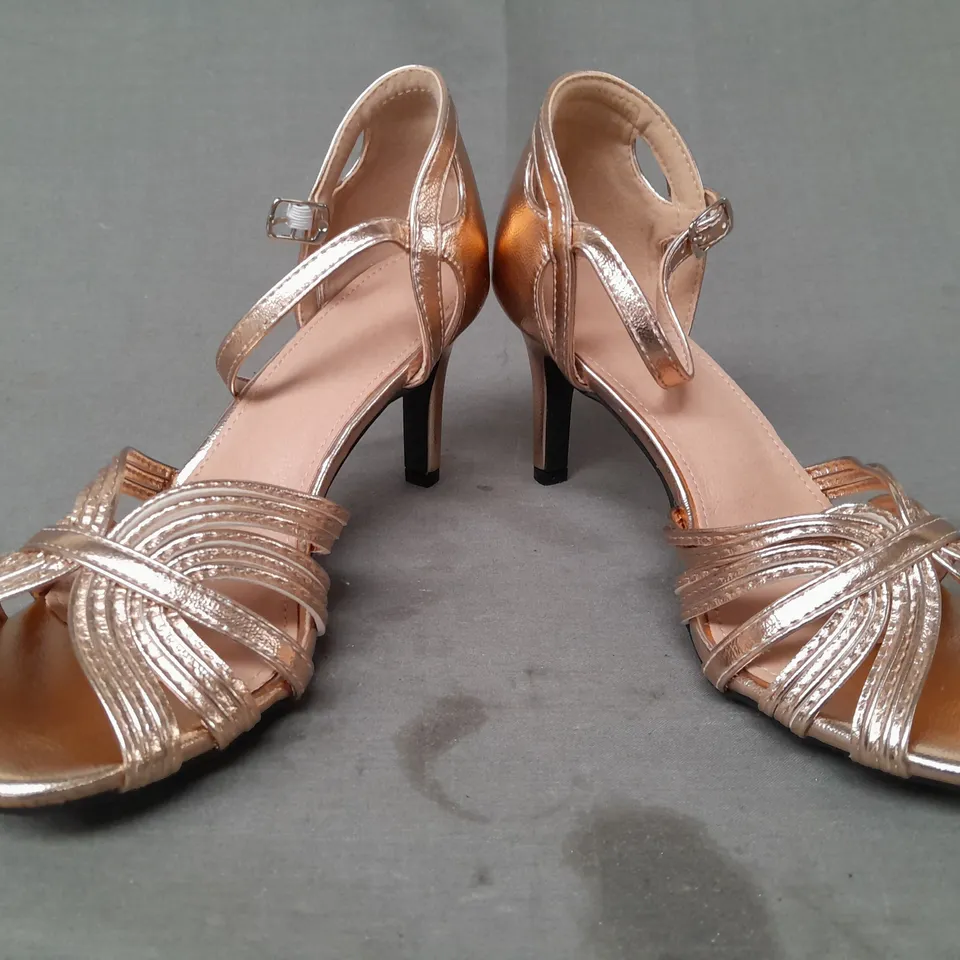 BOXED PAIR OF DESIGNER OPEN TOE HEELED SANDALS IN METALLIC POLISHED COPPER COLOUR EU SIZE 36