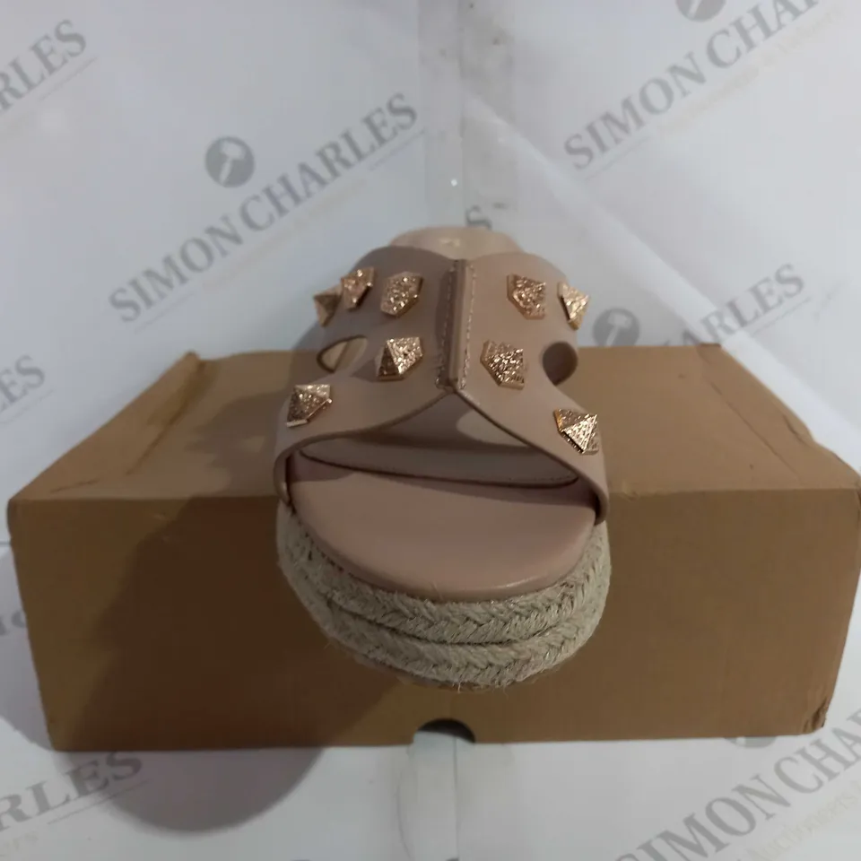 V BY VERY NUDE RAISED SANDALS - SIZE 8 