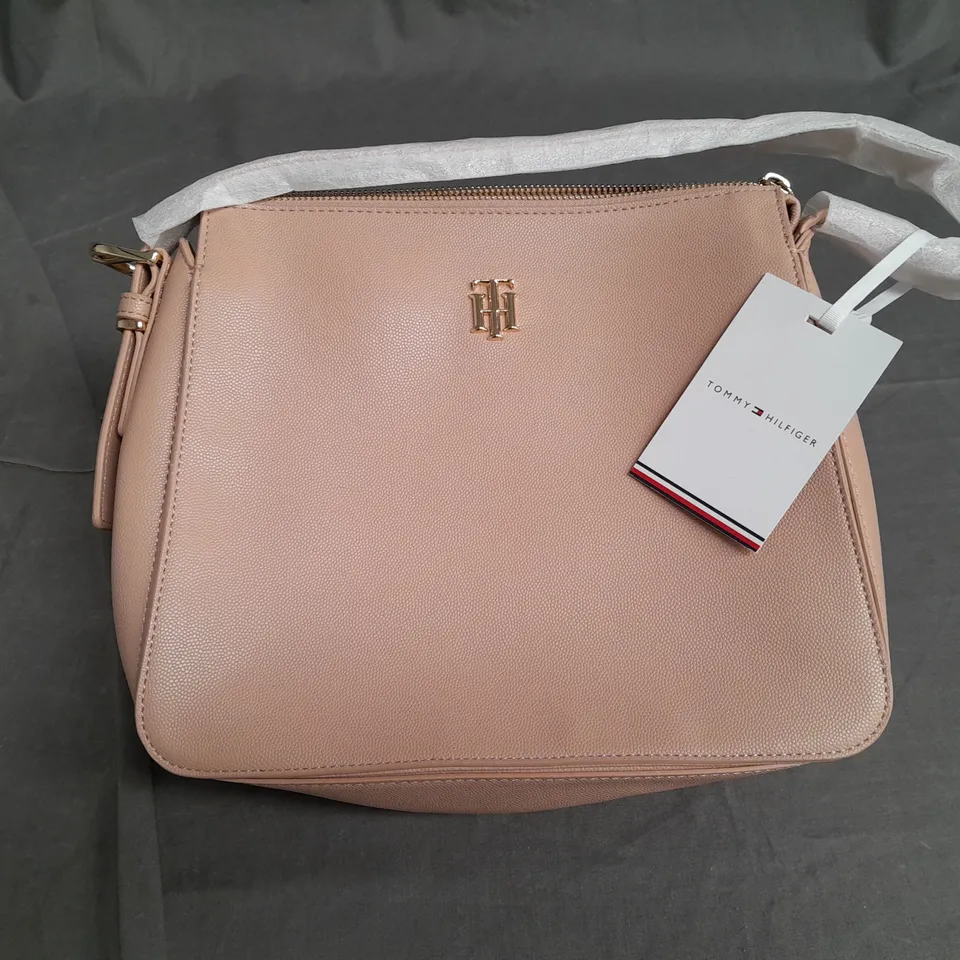 TOMMY HILFIGER TIMELESS SHOULDER BAG 