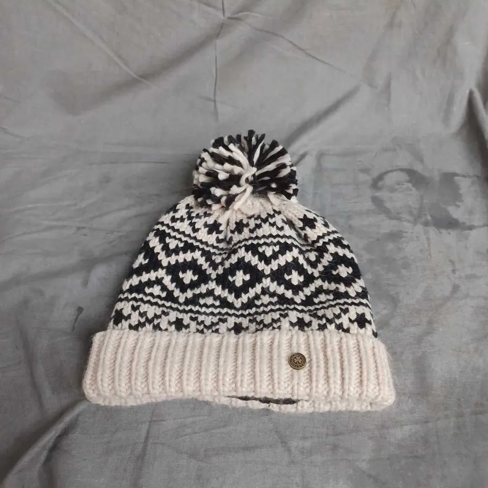 MAN OF ARAN BEANIE IN BEIGE & BLACK