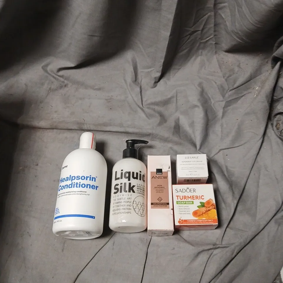 APPROXIMATELY 30 ITEMS INCLUDING HEALTH & BEAUTY ASSORTMENT: ANEW SKIN RENEWAL POWER SERUM, LIZ EARLE PRODUCT, TURMERIC SOAP BARS, CONDITIONER & BODY WASH, BAMBOO TOOTHBRUSH.