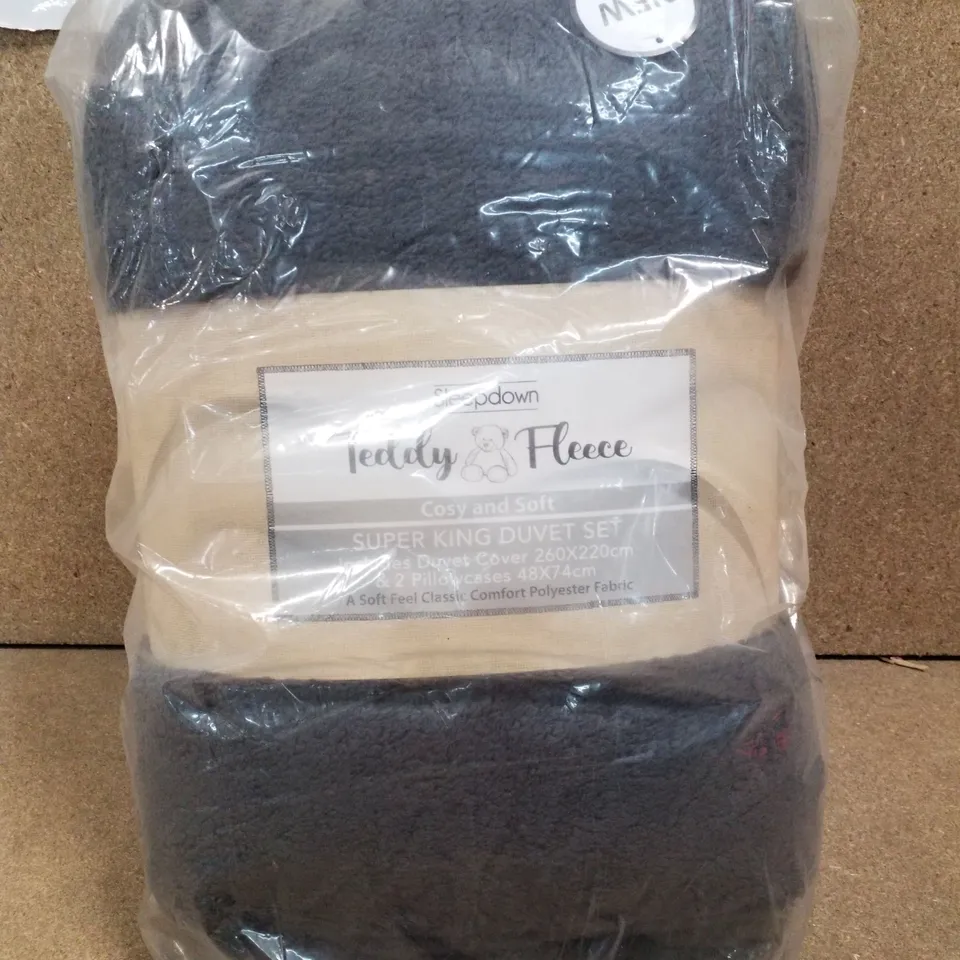 SLEEPDOWN TEDDY FLEECE SUPER KING DUVET SET DARK GREY - DUVET COVER 260×220CM, 2 PILLOWCASES 48×74CM