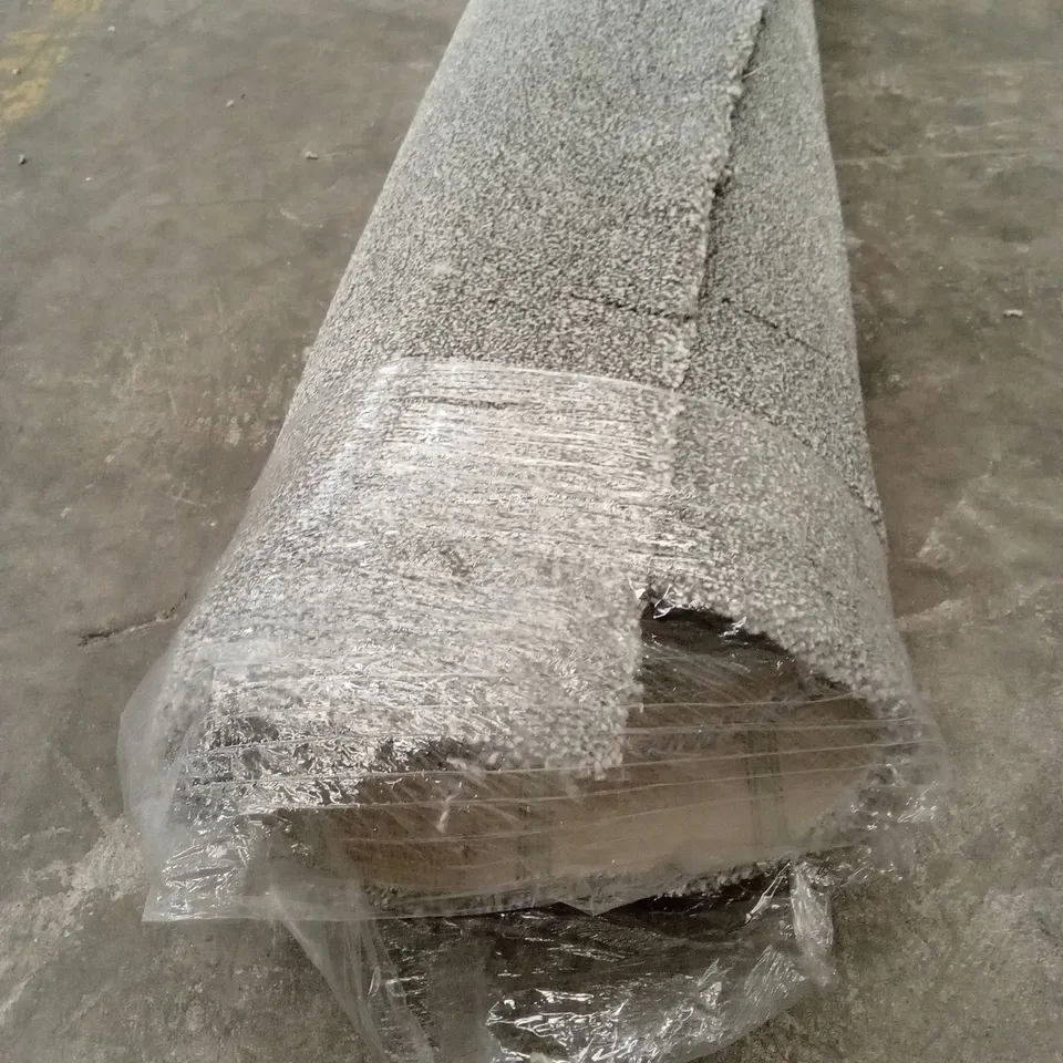 ROLL OF QUALITY SOFT SENSE CARPET // APPROX SIZE; 2.75 x 4m