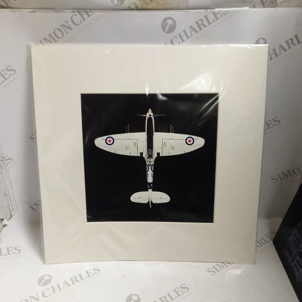 AIRPLANE PICTURE IN FRAME 